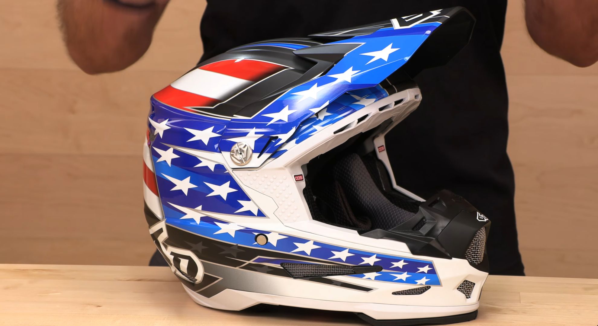 6D%20ATR-2%20Super%20Patriot%20Helmet.jpg