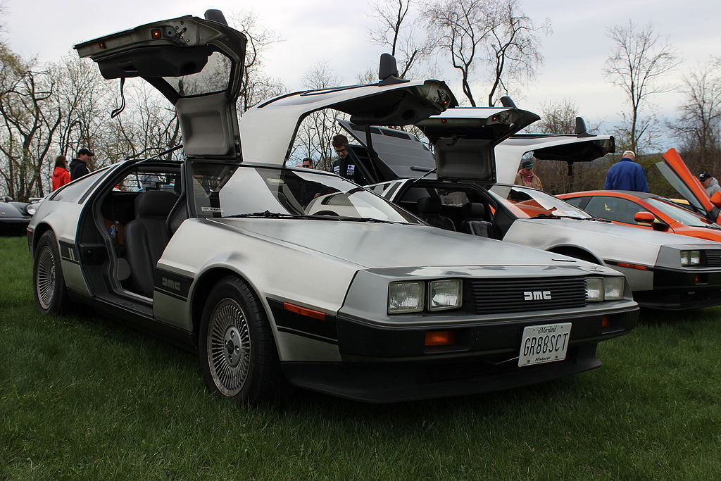 1024px-dmcdelorean16645278754.jpg