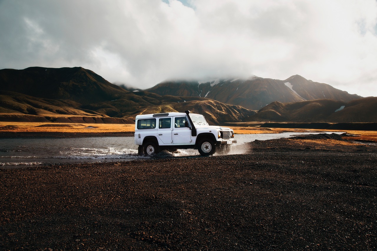 land-rover-g225c22109_1280.jpg