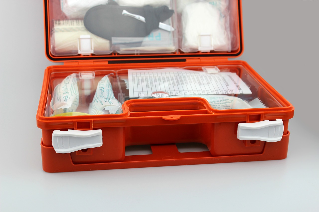 first-aid-kit-g7a5f8411b_1280.jpg