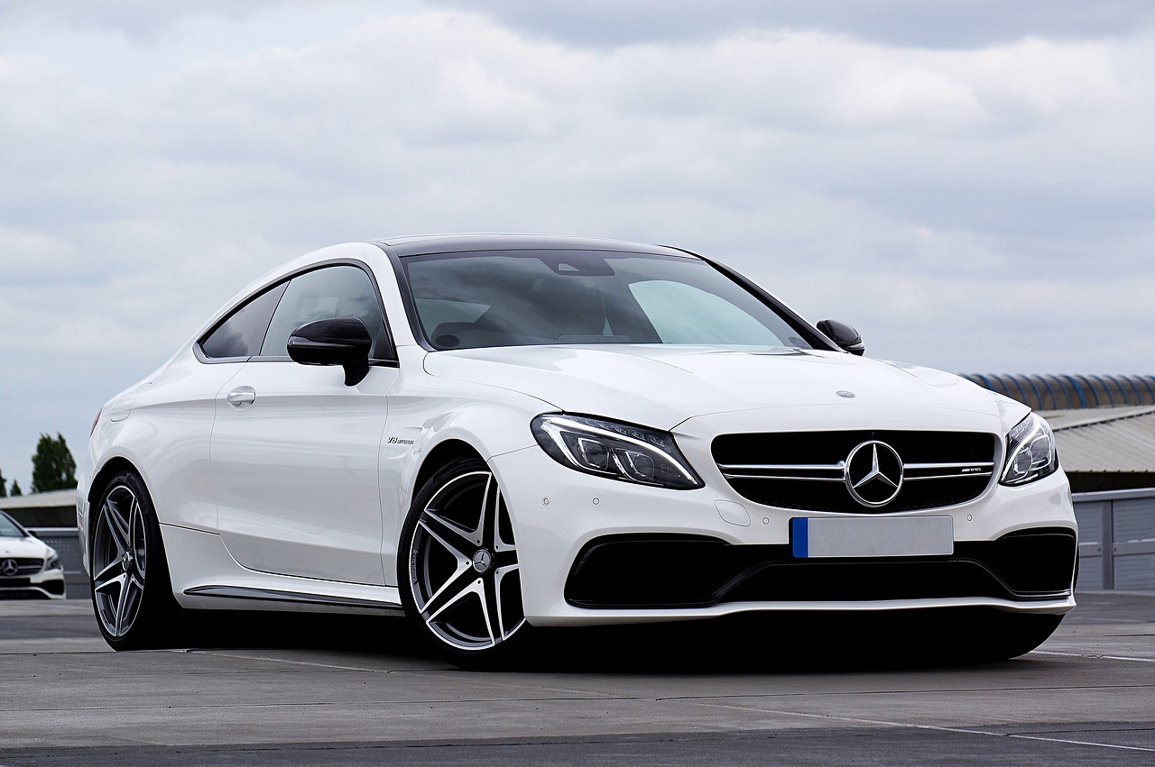 mercedes-benz-3585098_1280.jpg